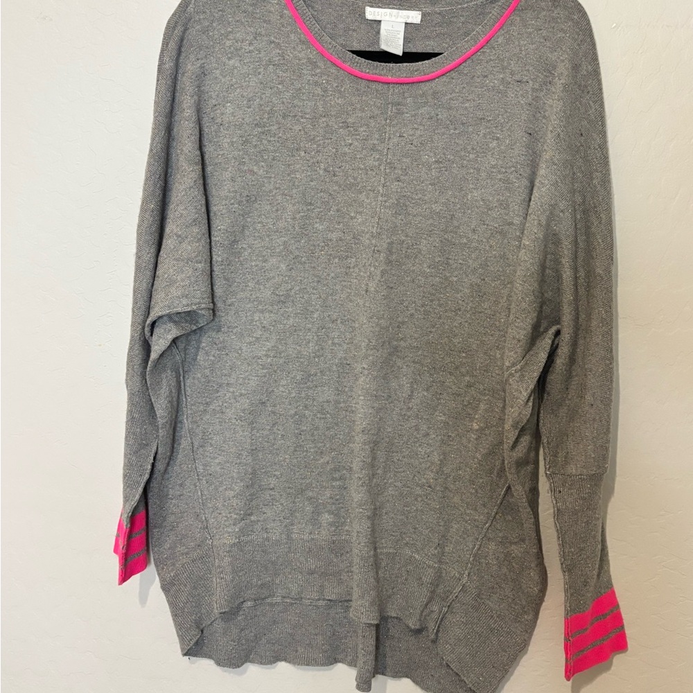 Evereve Design History Gray and Pink Crew Neck Sweater